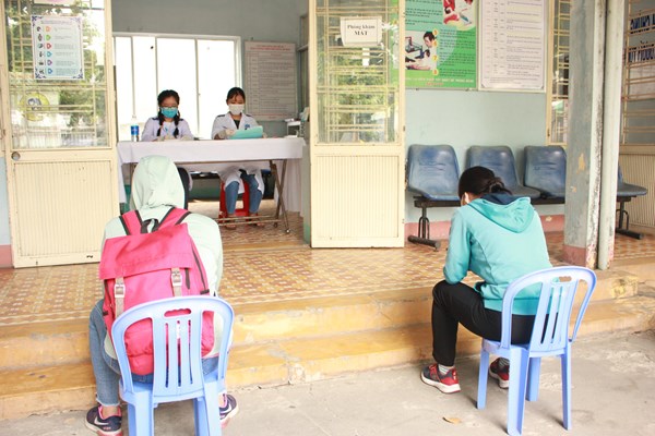 Những nữ sinh viên y khoa truy vết bệnh nhân Covid-19 - Anh 5