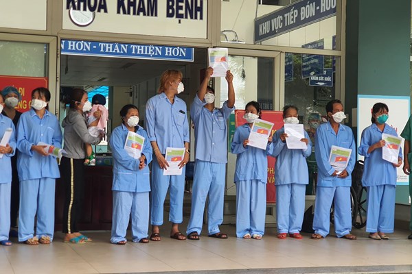 Ngày mai 14.8, gần 200 người từ Guinea Xích đạo sẽ được xuất viện - Anh 2