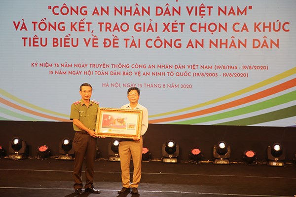 Phát hành bộ tem bưu chính và trao thưởng cho các tác giả có ca khúc tiêu biểu về CAND - Anh 1