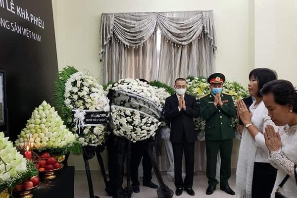 Đại sứ quán Việt Nam tại Campuchia tổ chức lễ viếng nguyên Tổng Bí thư Lê Khả Phiêu - Anh 2