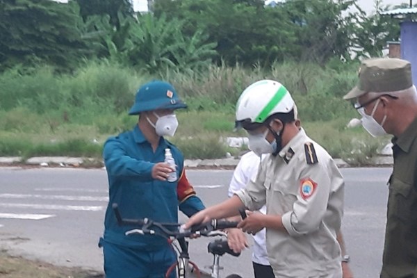 Đà Nẵng: Ra ngoài đường khi không cần thiết có thể bị phạt tiền - Anh 1