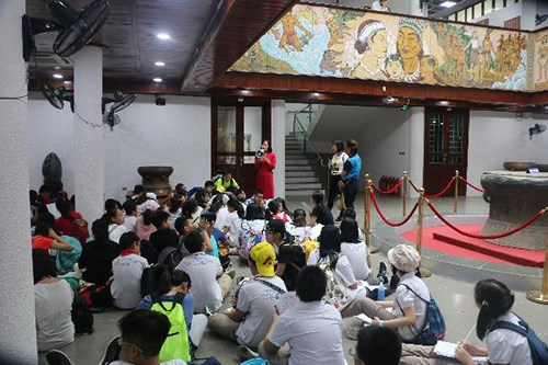 Tour học sinh đến với đất Tổ - Anh 1