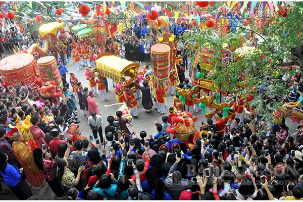 Thực hiện nếp sống văn minh trong lễ hội: Đẩy mạnh tuyên truyền pháp luật, đẩy lùi biến tướng - Anh 1