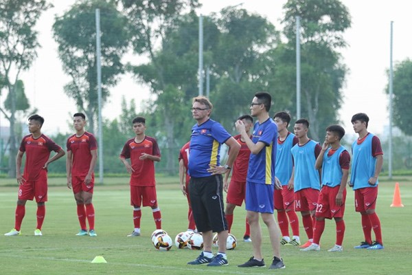 36 cầu thủ được HLV Philippe Troussier triệu tập lên đội tuyển U19 quốc gia - Anh 1