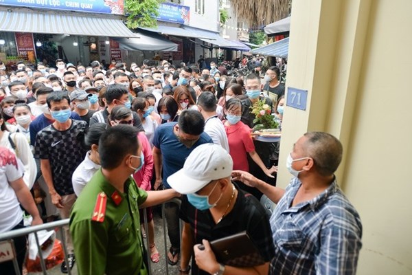 Bộ VHTTDL nhắc nhở Hà Nội để đông người tụ tập, đi lễ ở Phủ Tây Hồ - Anh 2
