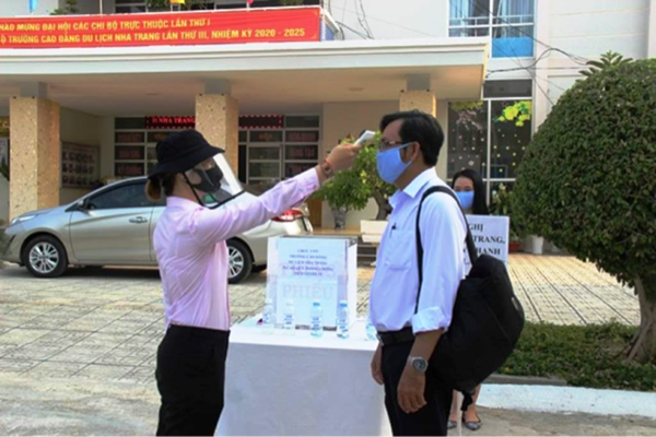 Khánh Hòa tăng cường phòng, chống dịch tại cơ sở lưu trú - Anh 1