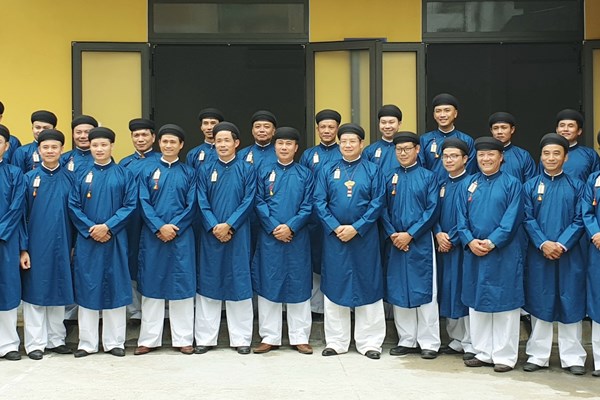 Khi lãnh đạo tỉnh “tiên phong” diện áo dài ngũ thân - Anh 2