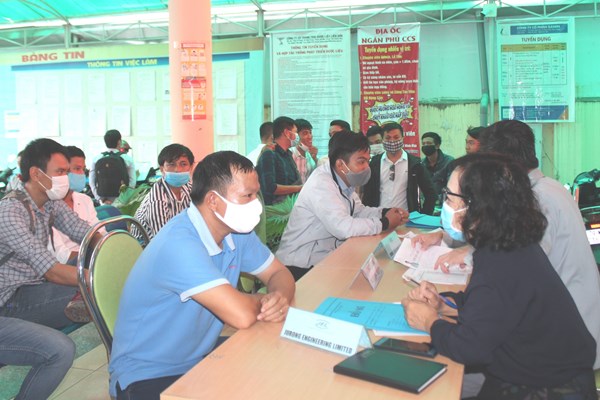 Tín hiệu vui từ thị trường tuyển dụng lao động ở Khánh Hòa: “Mừng quá, không bị thất nghiệp nữa” - Anh 1