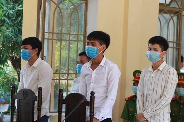 Trộm 37 cây vàng, 4 thanh niên chia nhau 31 năm tù - Anh 1