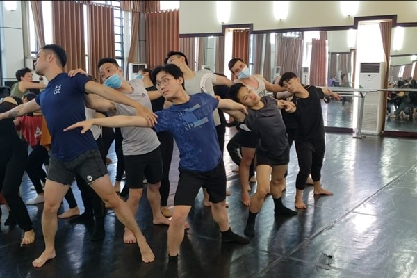 Hết mình vì một chương trình nghệ thuật đặc biệt - Anh 5