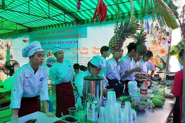 Nguồn nhân lực cao cấp trong khách sạn: Còn thiếu và yếu - Anh 1