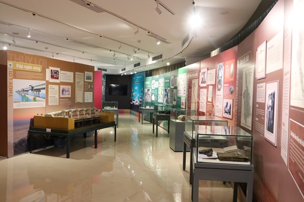 Khai trương Phòng trưng bày Giải thưởng Hồ Chí Minh của các nhà khoa học Việt Nam - Anh 3