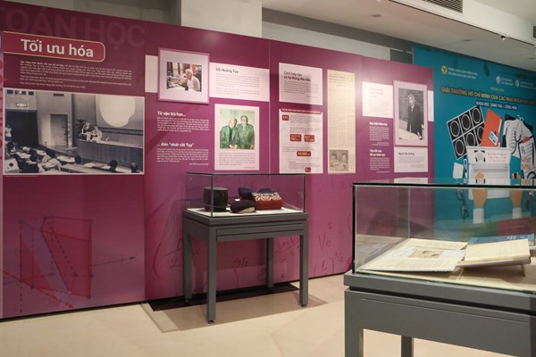 Khai trương Phòng trưng bày Giải thưởng Hồ Chí Minh của các nhà khoa học Việt Nam - Anh 1