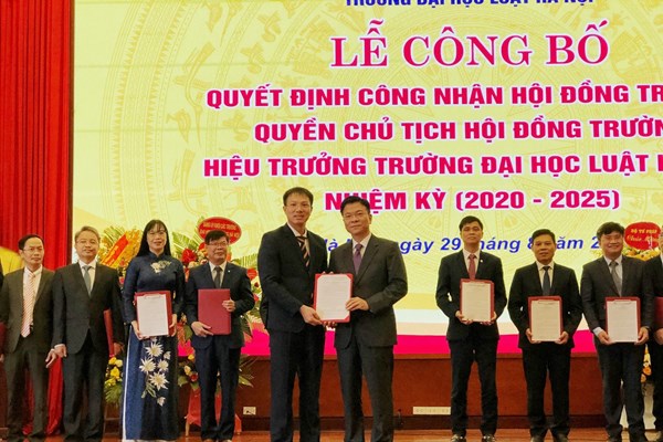 Đại học Luật Hà Nội có Hiệu trưởng mới - Anh 1