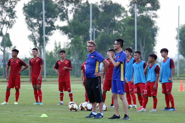 Bóng đá Việt Nam: Lo xa là không thừa - Anh 1