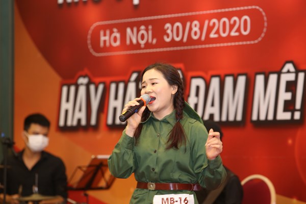 Bán kết khu vực phía Bắc cuộc thi Tiếng hát Công nhân: Tiếng ca ngọt ngào từ trái tim - Anh 3