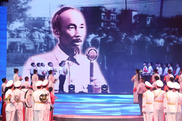 Chương trình nghệ thuật đặc biệt “Tổ quốc tôi chưa đẹp thế bao giờ”: Hết mình với những giai điệu Tổ quốc - Anh 5
