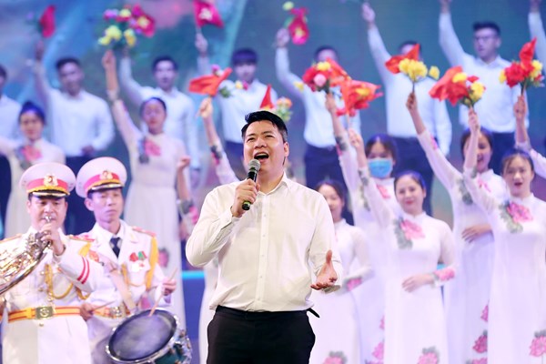 Chương trình nghệ thuật đặc biệt “Tổ quốc tôi chưa đẹp thế bao giờ”: Hết mình với những giai điệu Tổ quốc - Anh 6