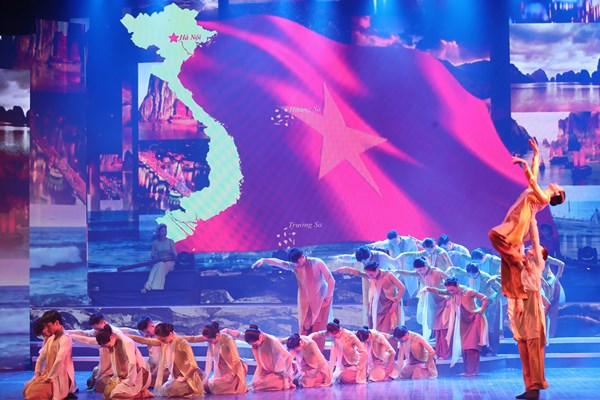 Chương trình nghệ thuật đặc biệt “Tổ quốc tôi chưa đẹp thế bao giờ”: Hết mình với những giai điệu Tổ quốc - Anh 7