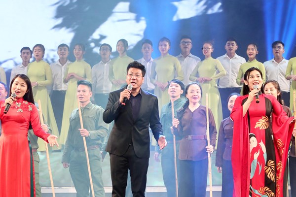 Chương trình nghệ thuật đặc biệt “Tổ quốc tôi chưa đẹp thế bao giờ”: Hết mình với những giai điệu Tổ quốc - Anh 10