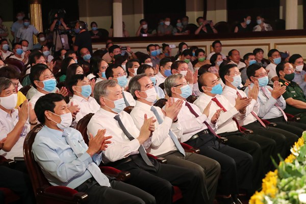 Chương trình nghệ thuật đặc biệt Tổ quốc tôi chưa đẹp thế bao giờ: Tự hào theo dặm dài đất nước - Anh 2