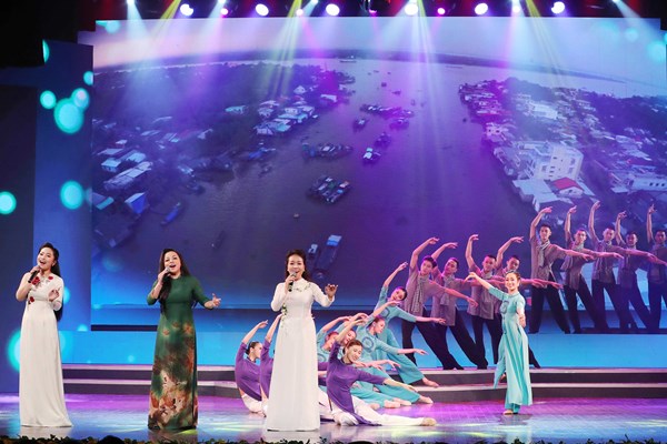 Chương trình nghệ thuật đặc biệt Tổ quốc tôi chưa đẹp thế bao giờ: Tự hào theo dặm dài đất nước - Anh 21