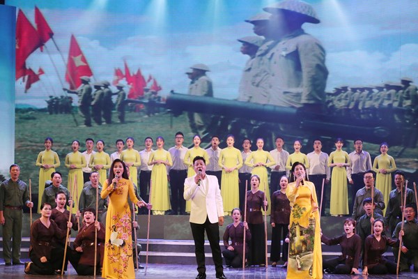 Chương trình nghệ thuật đặc biệt Tổ quốc tôi chưa đẹp thế bao giờ: Tự hào theo dặm dài đất nước - Anh 12
