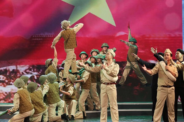 Chương trình nghệ thuật đặc biệt Tổ quốc tôi chưa đẹp thế bao giờ: Tự hào theo dặm dài đất nước - Anh 7