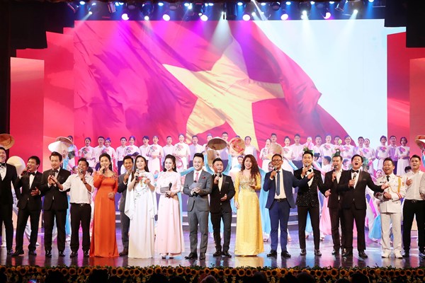 Chương trình nghệ thuật đặc biệt Tổ quốc tôi chưa đẹp thế bao giờ: Tự hào theo dặm dài đất nước - Anh 5