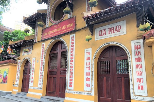 Vàng mã, cúng lễ phô trương mùa Vu lan giảm mạnh - Anh 1