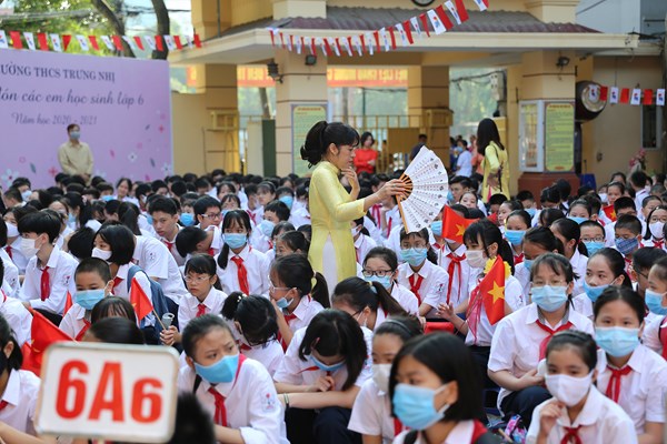 Hà Nội: Bí thư Thành ủy Vương Đình Huệ đánh trống khai giảng năm học mới - Anh 11