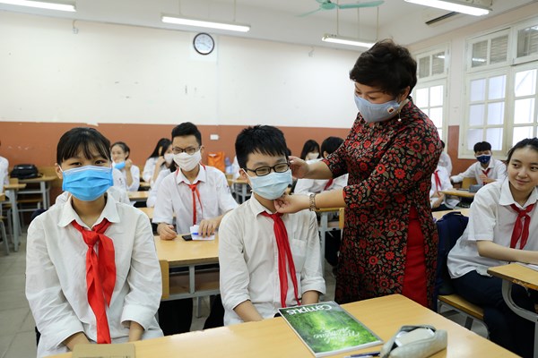 Hà Nội: Bí thư Thành ủy Vương Đình Huệ đánh trống khai giảng năm học mới - Anh 12