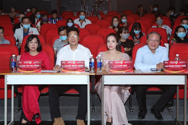 Bán kết khu vực phía Nam cuộc thi Tiếng hát Công nhân: Xuất hiện nhiều yếu tố mới, lạ... - Anh 2