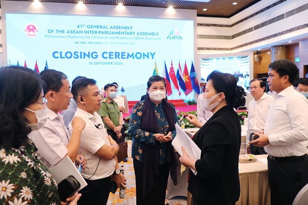 Chủ tịch Quốc hội kiểm tra công tác tổ chức Đại hội đồng AIPA 41 - Anh 14