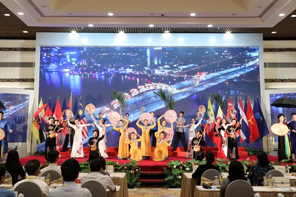 Chủ tịch Quốc hội kiểm tra công tác tổ chức Đại hội đồng AIPA 41 - Anh 11
