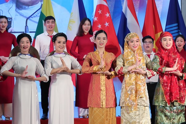 Chủ tịch Quốc hội kiểm tra công tác tổ chức Đại hội đồng AIPA 41 - Anh 6