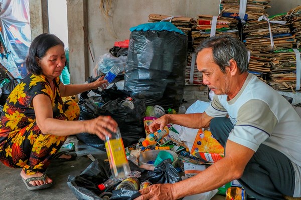 Thủ khoa khối Khoa học xã hội (Ninh Thuận):“Giấc mơ có thật” từ gánh ve chai của mẹ - Anh 1