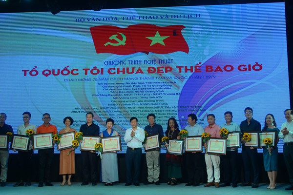 Báo Văn Hóa vinh dự nhận Bằng khen của Bộ trưởng Bộ VHTTDL - Anh 3