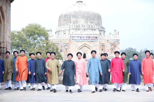 Xung quanh chủ trương mặc áo dài ngũ thân vào ngày thứ hai đầu tháng của Sở VHTT Thừa Thiên Huế: 