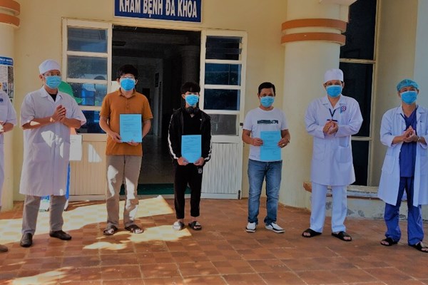 Quảng Nam: Bệnh nhân Covid-19 nhiều bệnh nền, liệt nửa người khỏi bệnh, xuất viện - Anh 2