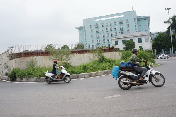 Những con đường​​​​​​​ làm mãi chưa xong - Anh 1