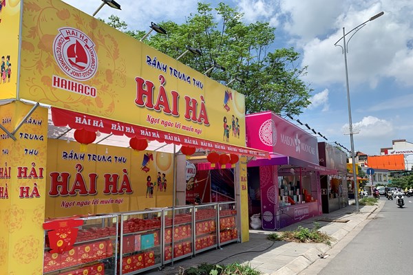 Khi vỉa hè dành cho... bánh Trung thu - Anh 2