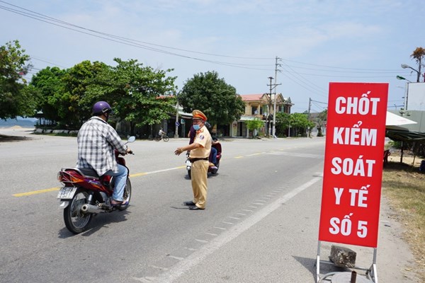 Thừa Thiên Huế: Sẽ dỡ bỏ giãn cách đối với người đến từ các địa phương có dịch - Anh 1