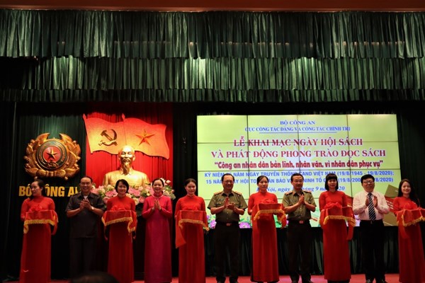 Bộ Công an trao giải vòng sơ khảo cuộc thi “Đại sứ Văn hóa đọc năm 2020” - Anh 1