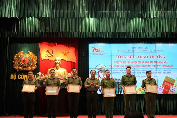 Bộ Công an trao giải vòng sơ khảo cuộc thi “Đại sứ Văn hóa đọc năm 2020” - Anh 3