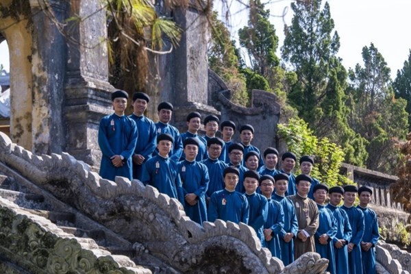 Về chủ trương mặc áo dài ở Thừa Thiên Huế: Đừng vì một vài ý kiến trái chiều mà... 
