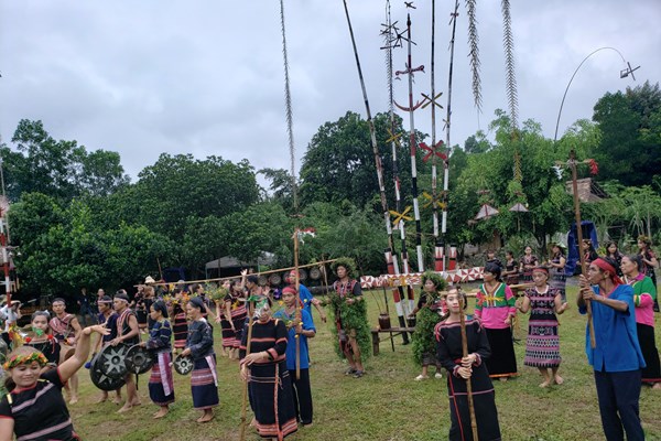 Làng Văn hóa – Du lịch các dân tộc Việt Nam cần đẩy mạnh hơn nữa việc thu hút khách du lịch - Anh 5