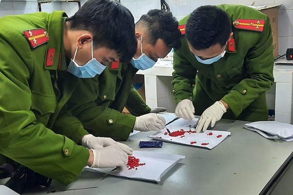 Lâm Đồng: Bắt quả tang đường dây vận chuyển ma túy với quy mô lớn - Anh 3