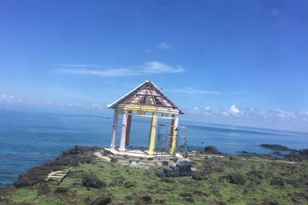 Phản hồi bài “Biết Di sản địa chất vẫn xây chòi ngắm cảnh”, lãnh đạo huyện Lý Sơn (Quảng Ngãi): Yêu cầu chủ đầu tư tháo dỡ ngay công trình xâm phạm công viên địa chất - Anh 1