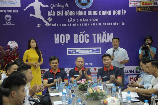 14 độ bóng sẽ tranh tài ở giải bóng đá “Báo chí đồng hành cùng Doanh nghiệp” lần thứ 3 năm 2020 - Anh 1